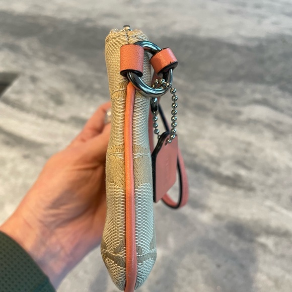 EUC Coach Corner Zip Wristlet In Signature Canvas & leather- Khaki/Light Coral - Picture 8 of 11